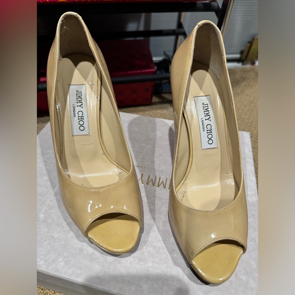 Jimmy Choo
Patent Leather Pumps - Picture 2 of 8